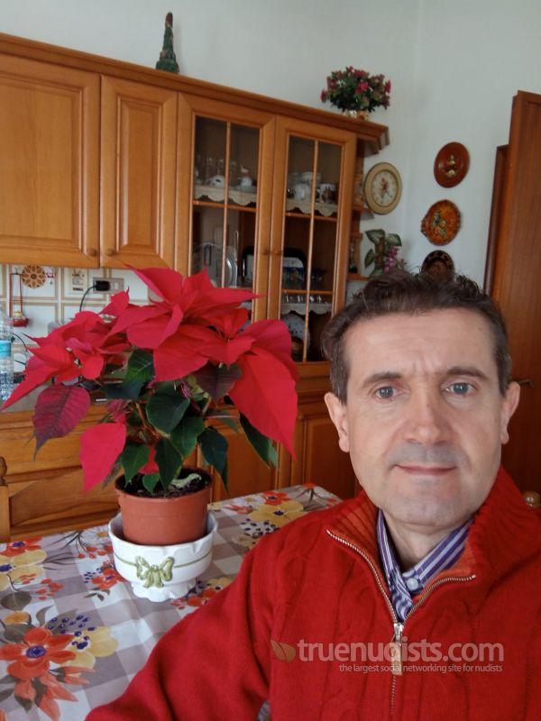 TravellingMax nudist picture