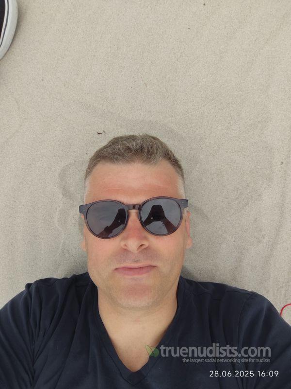 kris83 nudist picture