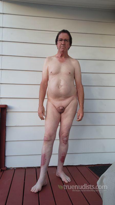 JohnE44 nudist picture