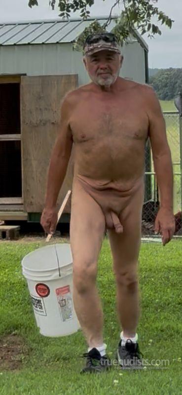 naturist_vn8796 nudist picture