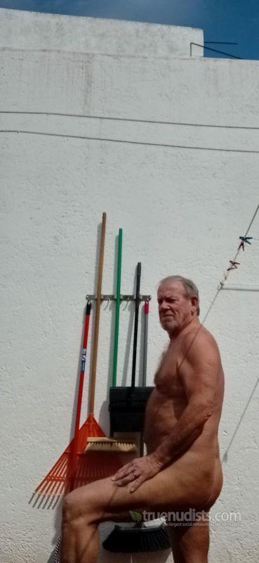 dougcamper nudist picture