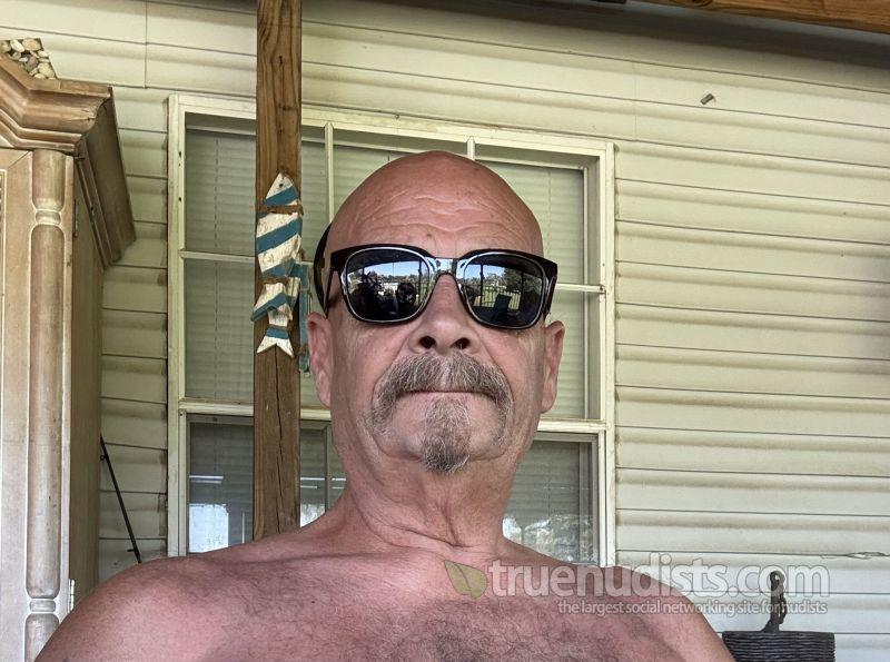 A_Shadow nudist picture