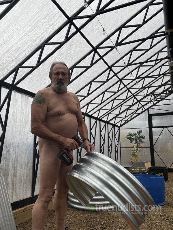 quadnut nudist picture