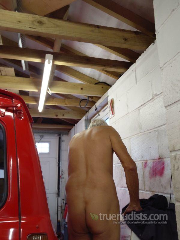 tony1956 nudist picture