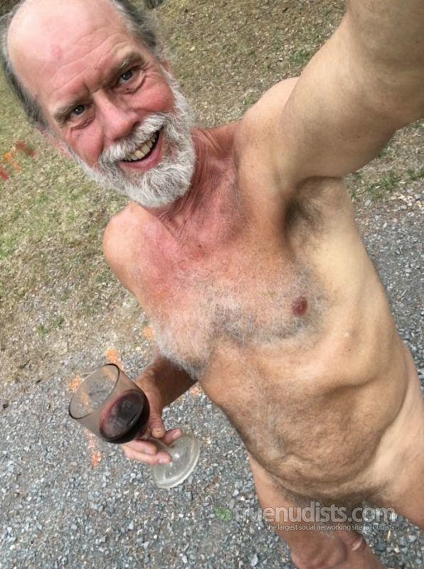burt129129 nudist picture