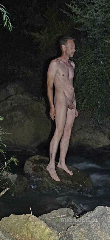 SILVER_WOLF nudist picture