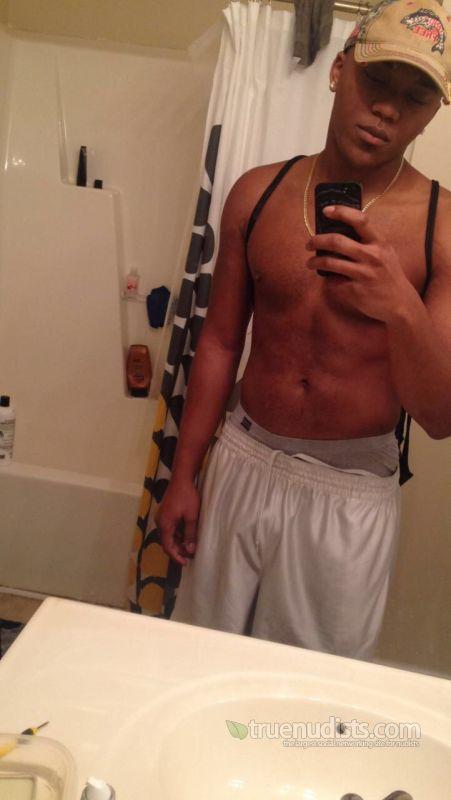 Royalgod2k nudist picture