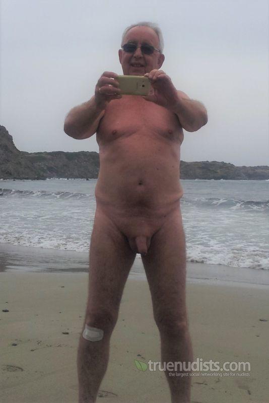GordonGee nudist picture