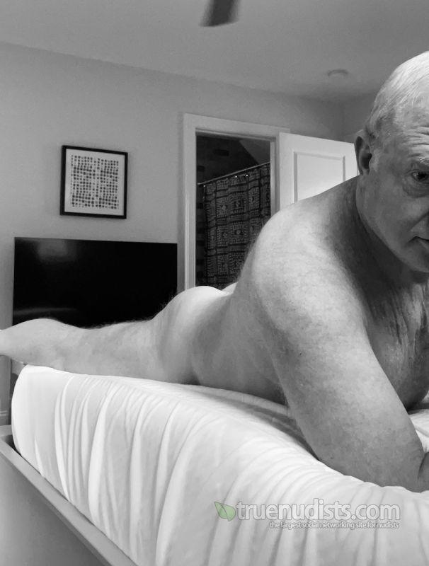 MLoran nudist picture