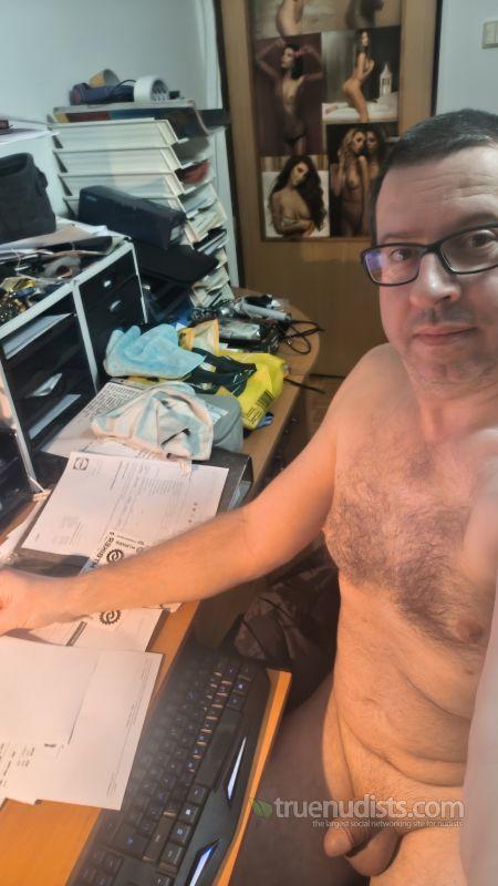 IvanhoeNZ nudist picture