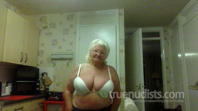 Della123 nudist picture