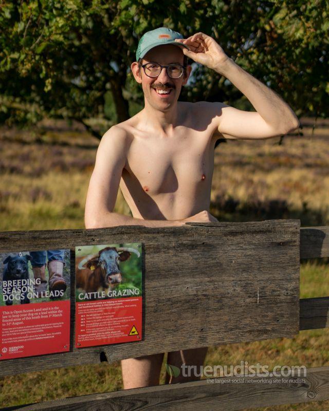 SS_381 nudist picture