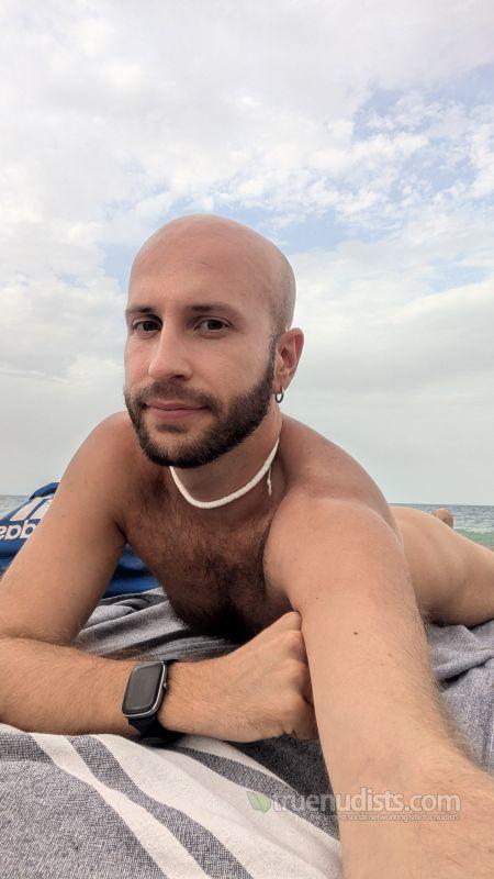 lost1990 nudist picture