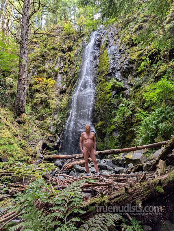 ShyTiger6 nudist picture