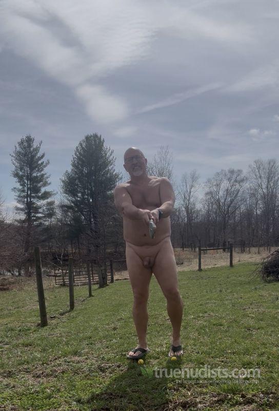 Outdoorsman7770 nudist picture