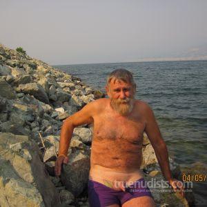 A nudist in nature